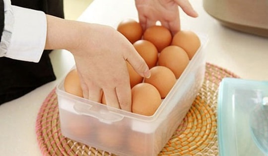 Trứng gà mua về có cần rửa rồi mới bảo quản tủ lạnh?