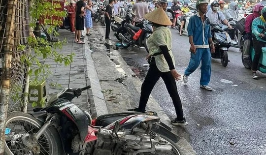 Vụ ô tô tông hàng loạt xe máy trên phố Trần Đại Nghĩa: 1 nạn nhân tử vong