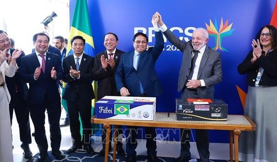 Thủ tướng Phạm Minh Chính và Phu nhân về tới Hà Nội, kết thúc tốt đẹp chuyến công tác tại Brazil