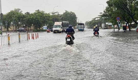 Đêm nay miền Bắc đón mưa lớn