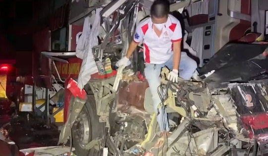 30 giây kinh hoàng của vụ tai nạn xe khách khiến 3 người tử vong