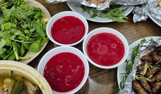 Ăn tiết canh, lòng lợn ở quán quen, người đàn ông phải thở máy, ngừng tim nguy kịch