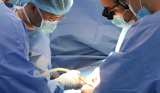 Mẹ hiến tạng cứu sống con gái 11 tuổi bị suy thận giai đoạn cuối