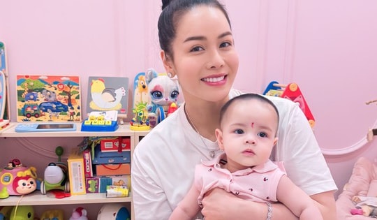 Cuộc sống bình yên, viên mãn của ca sĩ Nhật Kim Anh từ khi có con gái đáng yêu, xinh xắn