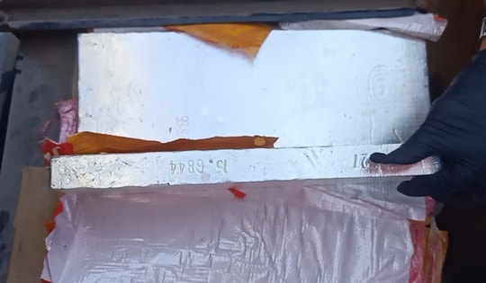 Hơn 2 tạ bạc tinh khiết bị chặn bắt khi tuồn lậu qua biên giới