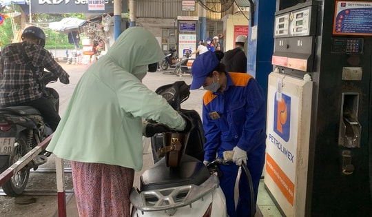 Giá xăng dầu đồng loạt tăng, RON95 lên 20.090 đồng/lít