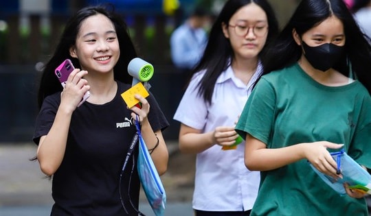 Hôm nay, thí sinh lớp 10 bắt đầu xác nhận nhập học trực tuyến và trực tiếp
