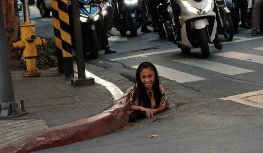 Bất ngờ chui lên đường phố từ dưới lòng đất, "những người chuột" hé lộ một thực tế buồn tại nền kinh tế tăng trưởng nhanh hàng đầu Đông Nam Á