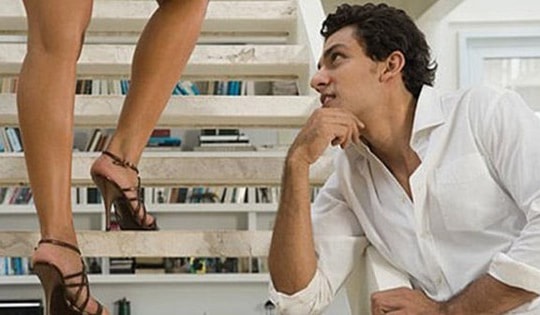 Điều đơn giản phụ nữ nào cũng làm được khiến chồng như bị 'thôi miên'