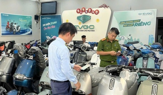 Hà Nội: Cửa hàng kinh doanh xe điện Trung Hiếu công khai kinh doanh số lượng lớn xe máy điện giả nhãn hiệu