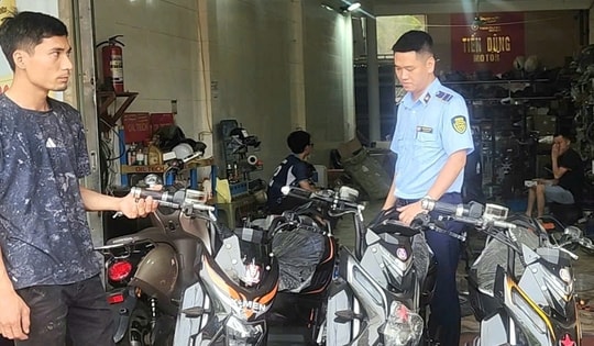 Chuyển hồ sơ vụ đường dây xe máy điện giả nhãn hiệu sang Công an Hà Nội