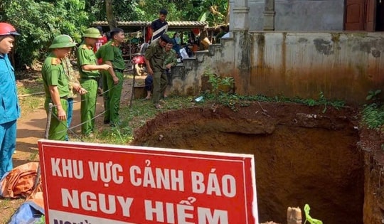 Di dời khẩn cấp người dân khỏi ‘hố tử thần’ ở Phú Thọ