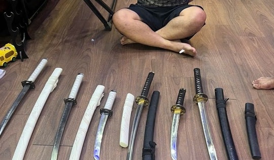 Bắt giữ nhóm đối tượng cho vay lãi nặng thu giữ nhiều hung khí nguy hiểm