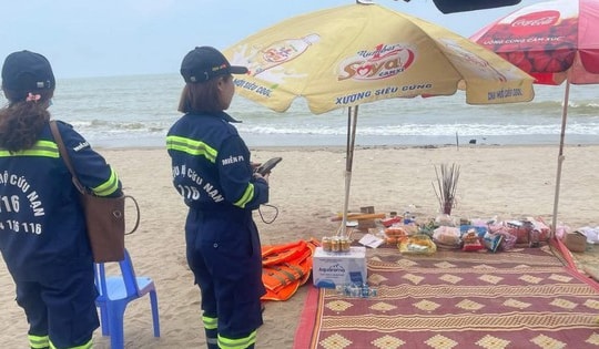 Tìm thấy thi thể cháu bé mất tích khi tắm biển Sầm Sơn