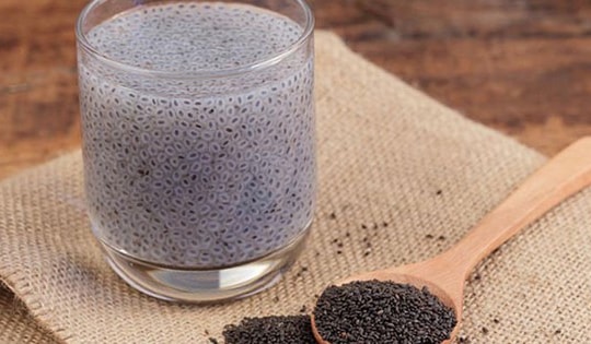 5 tác dụng phụ bất ngờ khi uống nước hạt chia sai thời điểm