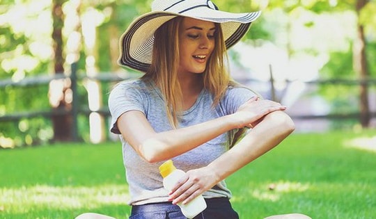 Làm thế nào để bảo vệ da khỏi nguy cơ nám, sạm da khi tiếp xúc với ánh nắng Mặt Trời
