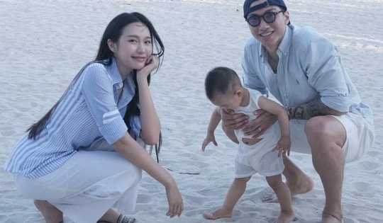 Đoàn Văn Hậu khoe loạt ảnh bên vợ con khi đi nghỉ dưỡng, cộng đồng mạng 'lụi tim' với vẻ đáng yêu của quý tử đầu lòng