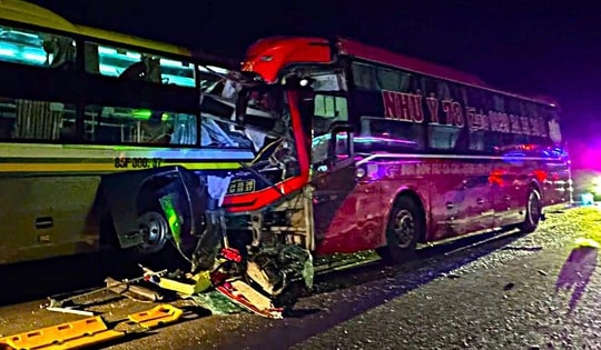 Tai nạn 3 người chết trên cao tốc: Bộ Xây dựng yêu cầu kiểm tra toàn quốc, siết vận tải xe khách