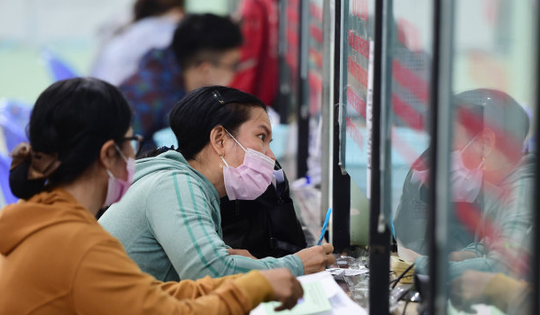 Người bệnh tự mua thuốc, thiết bị y tế được BHYT thanh toán như thế nào?