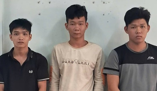 Phát hiện, bắt giữ 3 thanh niên mua ma túy giấu trong ốp lưng điện thoại