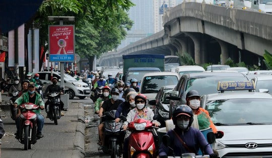 Cấm xe máy chạy xăng cần thực hiện sao cho ít xáo trộn cuộc sống người dân