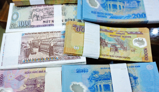 Công an truy tìm đối tượng bị tố đổi tiền mới rồi chiếm đoạt 300 triệu đồng