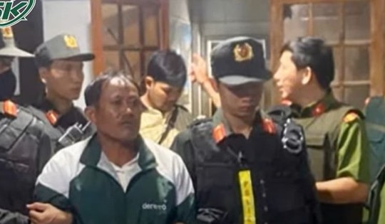 Bắt gã chồng hành hung vợ, bắn Trung tá công an trọng thương rồi ôm con cố thủ