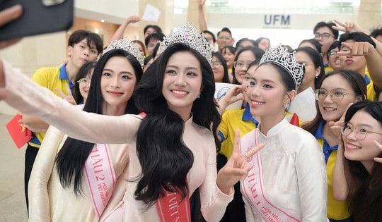 Cuộc sống bận rộn của Hoa hậu Hà Trúc Linh sau đăng quang