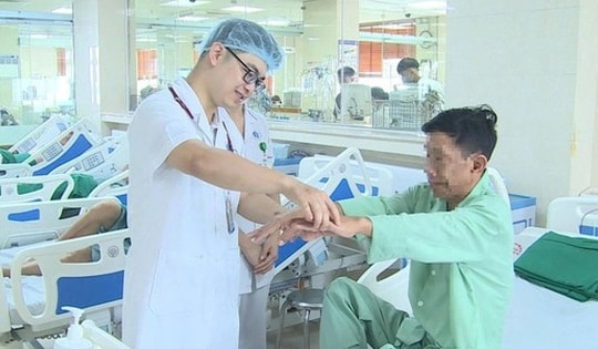 Người đàn ông 52 tuổi ở Phú Thọ đột quỵ ngay lúc uống rượu, người nhà nhanh trí làm việc này