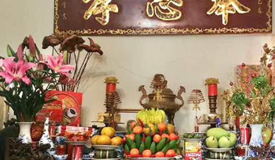 'Sau khi khấn ông bà phù hộ cho con cháu biết thương nhau, mọi việc tốt lên' - câu chuyện khắc phục một lỗi trên bàn thờ là phúc khí ngập tràn