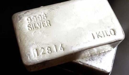 Nhà đầu tư Ấn Độ đổ xô mua bạc khi lợi nhuận cao hơn vàng