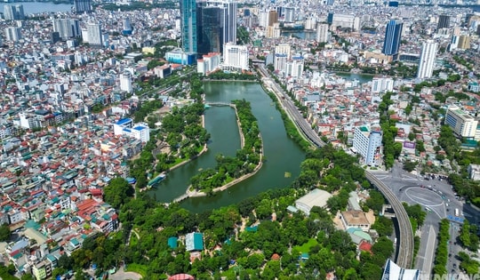 Ngắm ‘lá phổi xanh’ giữa Thủ đô từ trên cao