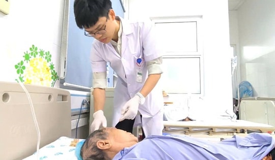 Hoại tử đầu do biến chứng nguy hiểm của zona