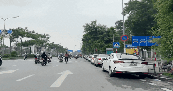 27 ô tô 'nằm im' sau biển cấm đỗ, đường Giải Phóng bị chiếm trọn 1 làn xe