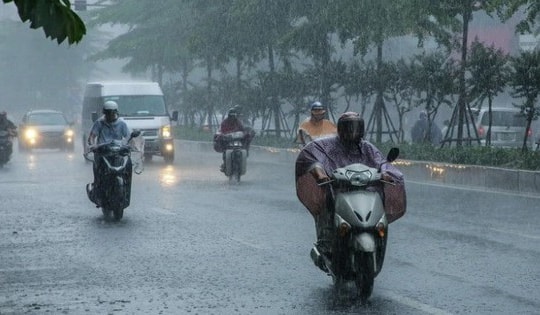 Miền Bắc mưa dông trước khi bước vào đợt nắng nóng gay gắt diện rộng