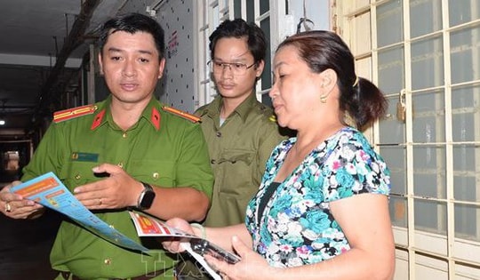 Cư dân chung cư TP Hồ Chí Minh đồng loạt tháo dỡ 'chuồng cọp'