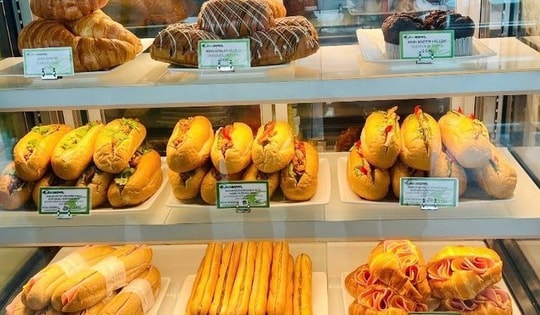 Sân bay Nội Bài lên tiếng về cửa hàng bán chiếc bánh mì 208.000 đồng