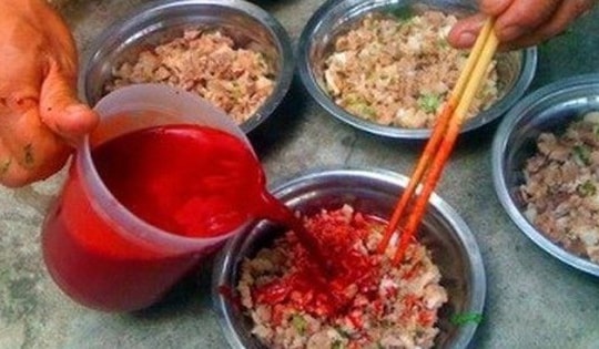 Hé lộ quán bán tiết canh, lòng lợn làm 2 người tử vong ở Hưng Yên