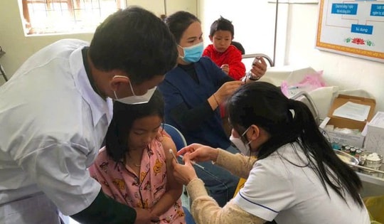 ‘Lấp đầy’ vaccine – chìa khóa kiểm soát dịch bệnh sởi