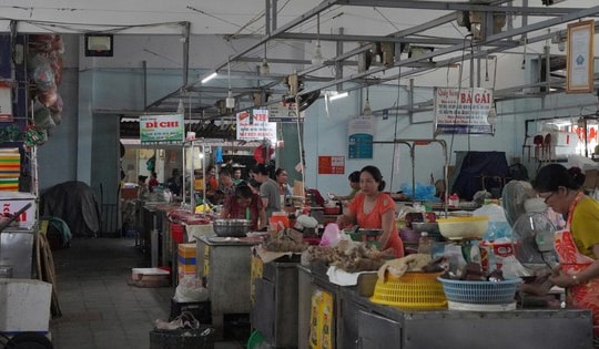 Giám đốc Sở NN&MT TP Huế: Người dân yên tâm sử dụng thịt lợn đã qua kiểm tra thú y