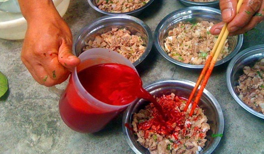 Sợ liên cầu lợn, nhiều người 'tạm biệt' món tiết canh