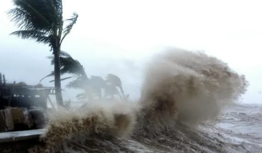 Khẩn cấp ứng phó với áp thấp nhiệt đới gần Biển Đông đang mạnh lên thành bão