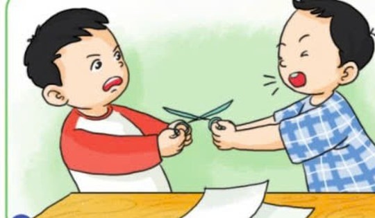 Bất cẩn lúc nô đùa, bé gái 7 tuổi bị kéo cắt vào lưỡi