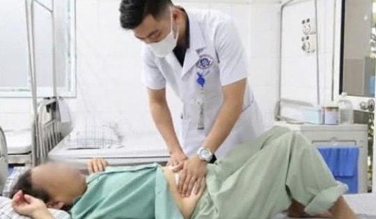 Một ngày, cấp cứu hai ca thủng ruột do dị vật sắc nhọn