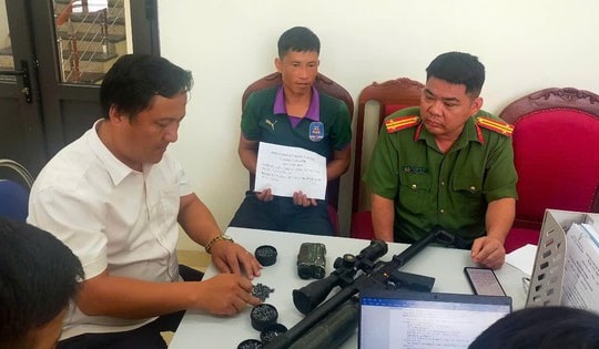 Bắt giữ đối tượng tàng trữ 1 khẩu súng trường cùng gần 1.000 viên đạn