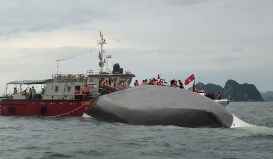 Khẩn trương cứu nạn, cứu hộ các nạn nhân trong vụ đắm tàu du lịch trên vịnh Hạ Long