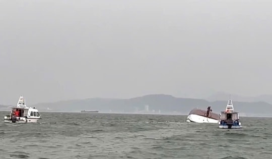 Đắm tàu du lịch trên Vịnh Hạ Long: Đã cứu được 10 người, tìm thấy 3 thi thể