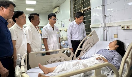 Ngành y tế sẵn sàng mọi tình huống khi tìm kiếm được nạn nhân vụ lật tàu du lịch ở Hạ Long