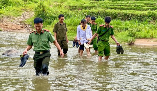 Băng rừng, lội suối đi tìm lại tên cho các Anh hùng liệt sĩ