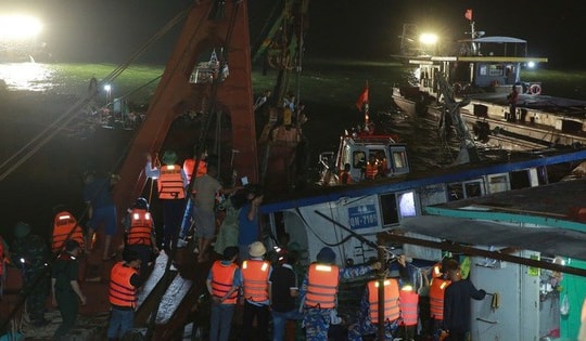 Thủ tướng yêu cầu Hà Nội và Quảng Ninh tổ chức tang lễ chu đáo cho các nạn nhân vụ chìm tàu du lịch